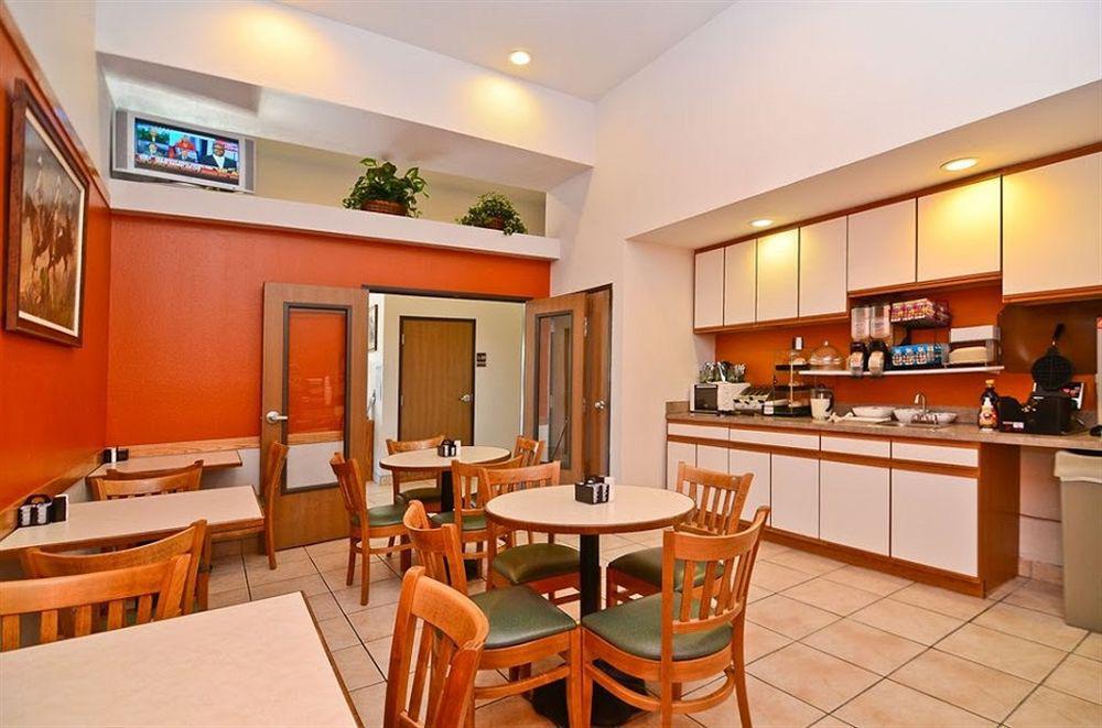 Magnuson Hotel Manitou Springs Restoran fotoğraf